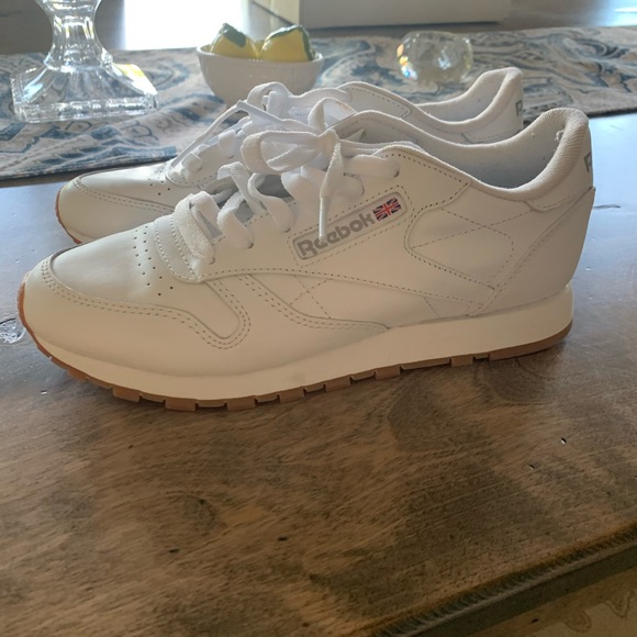 Reebok Shoes - White Reebok Runners